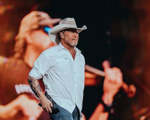 Tracy Lawrence performing on tour